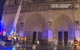 [ẢNH] Lực lượng cứu hỏa Paris đã dập tắt vụ hỏa hoạn ở Nhà thờ Đức Bà thế nào?